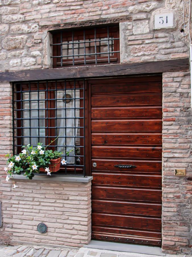 Casa Armanni - La Tua Casa Di Pietra Appartement Gubbio Buitenkant foto