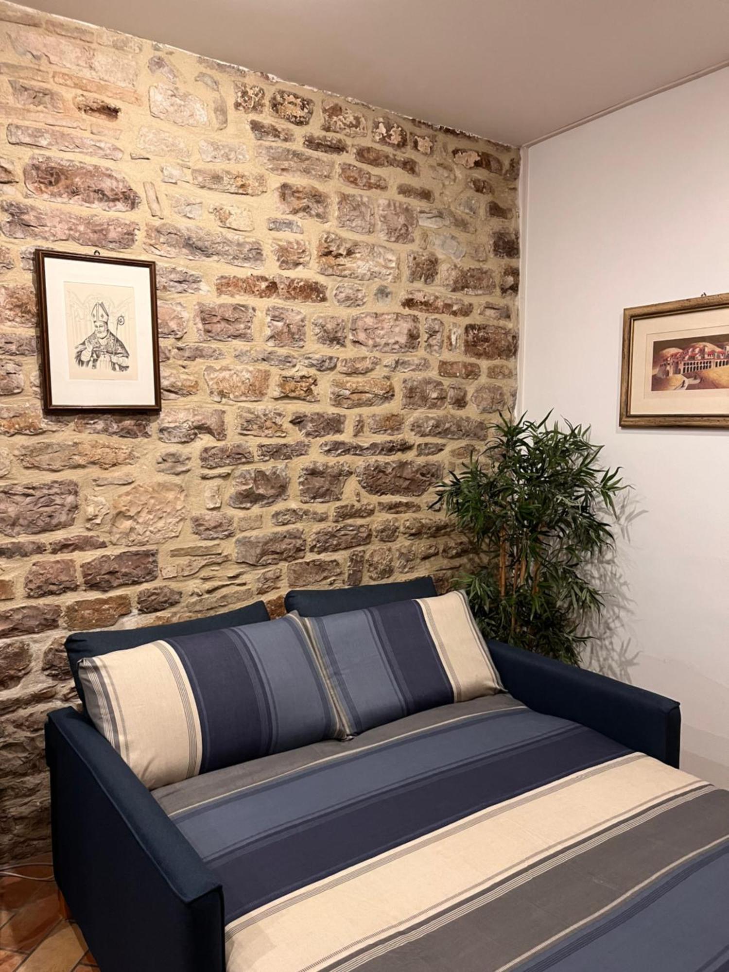 Casa Armanni - La Tua Casa Di Pietra Appartement Gubbio Buitenkant foto